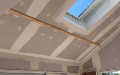 Aménagement d’un plafond avec fenêtre de toit